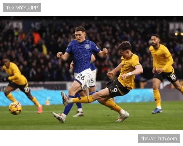 阿伊纳闪耀英超赛场,助球队逆转取胜状态回暖