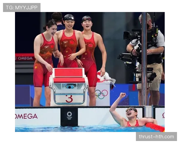 李冰洁跑步的时候像在演偶像剧，这体能让我都怀疑她是不是睡了八个小时以上的普通人